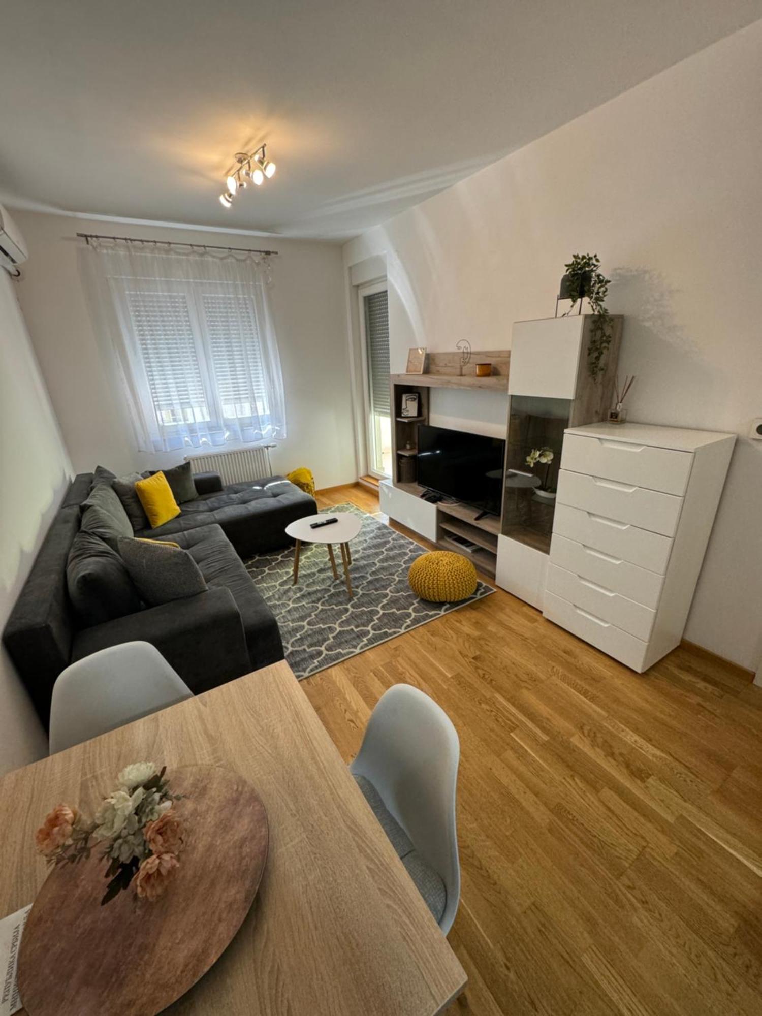 Novi Sad Apartman Lejlighed Eksteriør billede